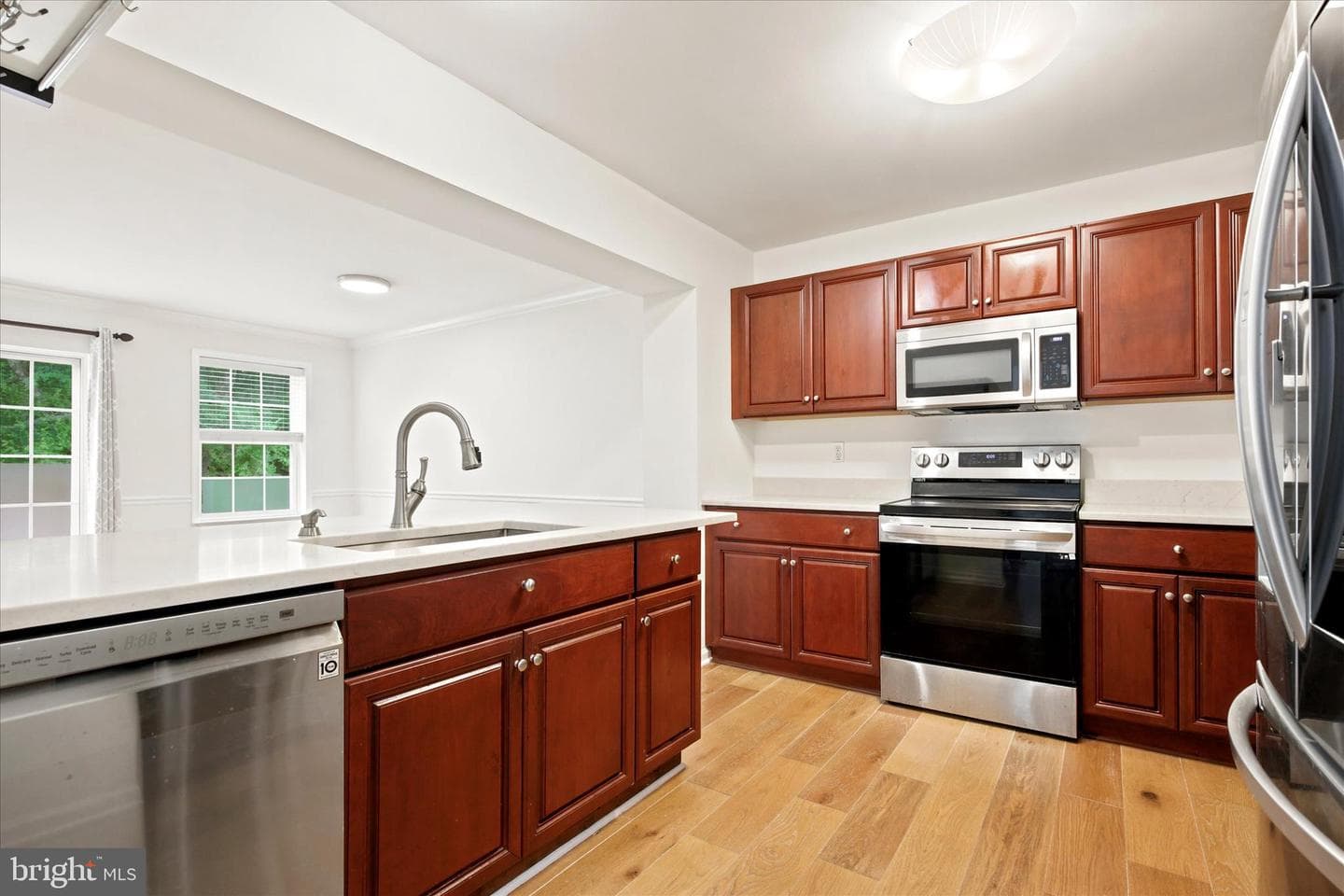 171 Vernon Court photo 6