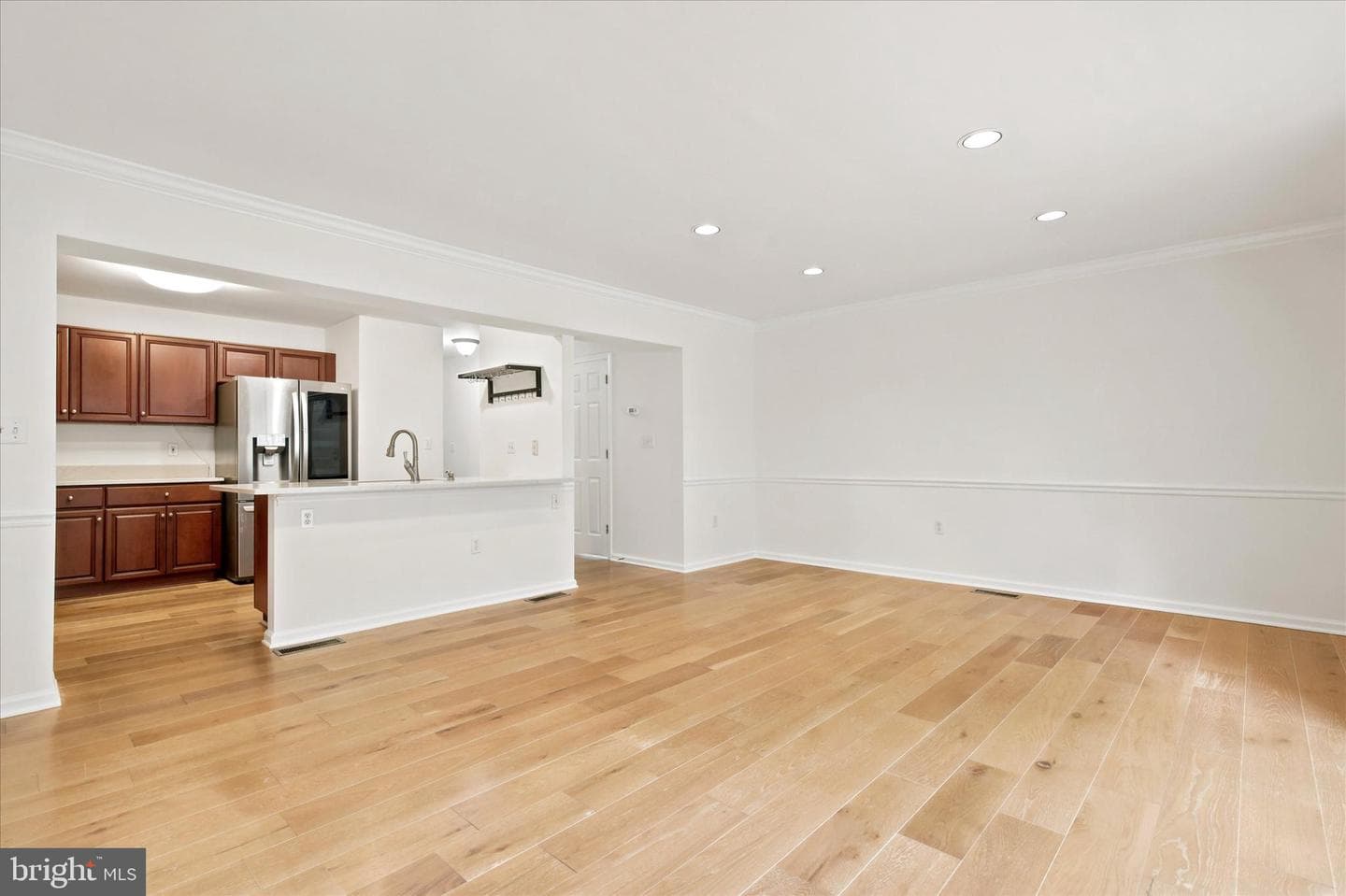 171 Vernon Court photo 8
