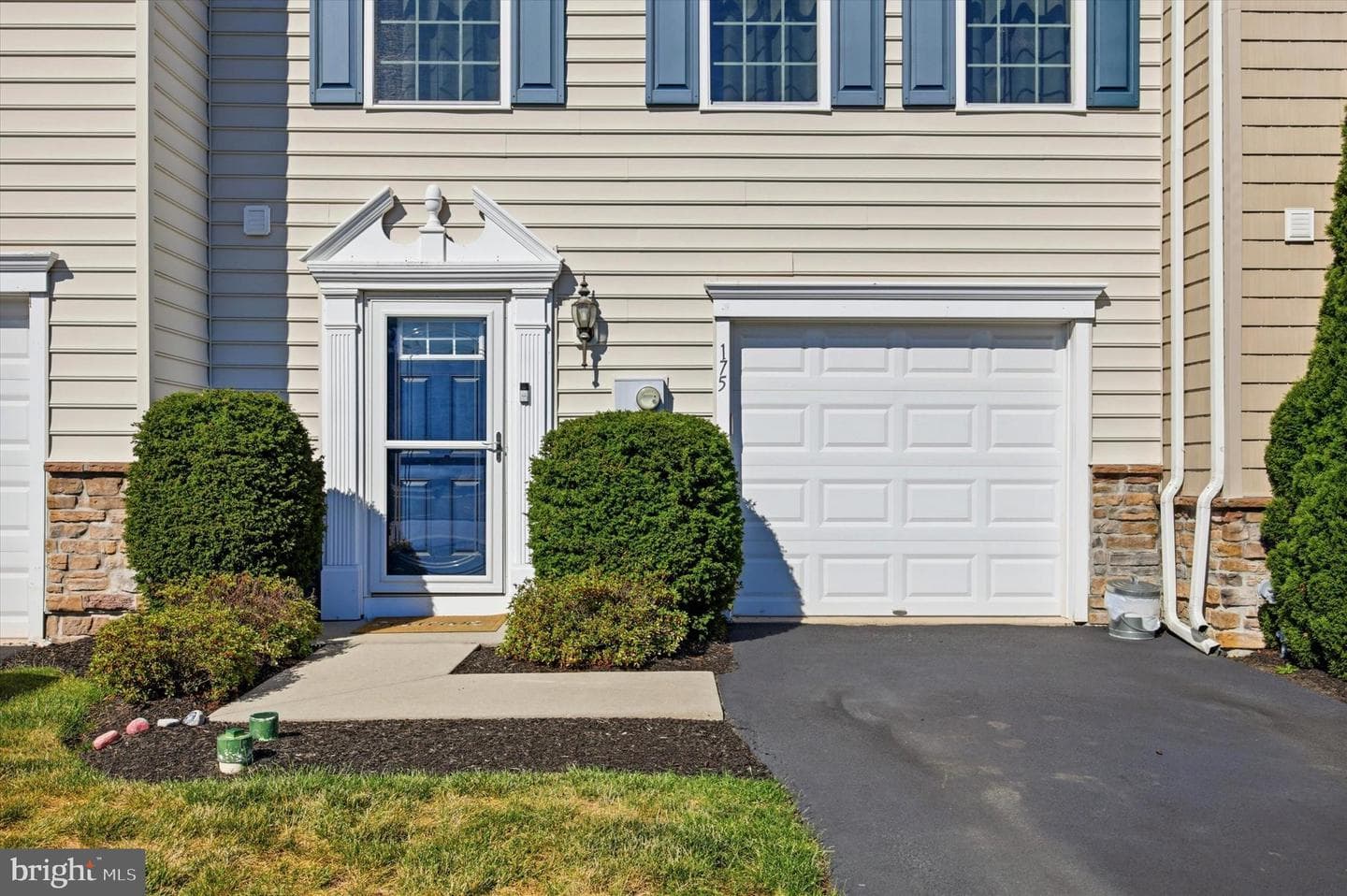 175 Tulip Lane photo 2