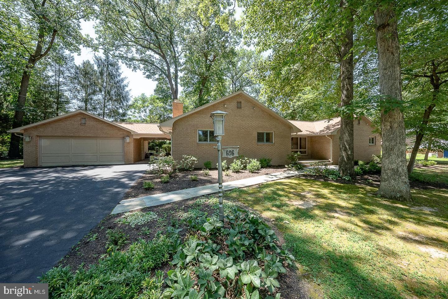 696 Forest Road, Wayne