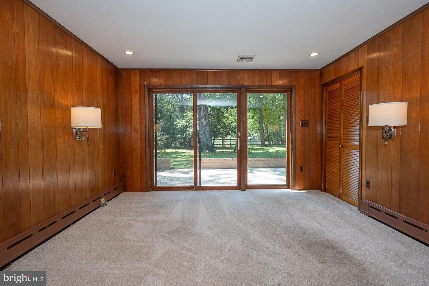 696 Forest Road photo 14