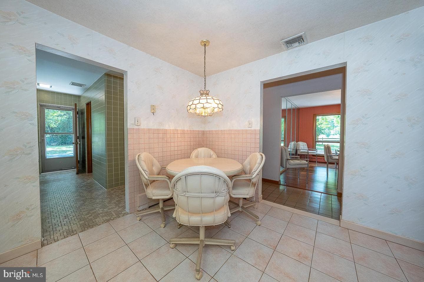 696 Forest Road photo 19