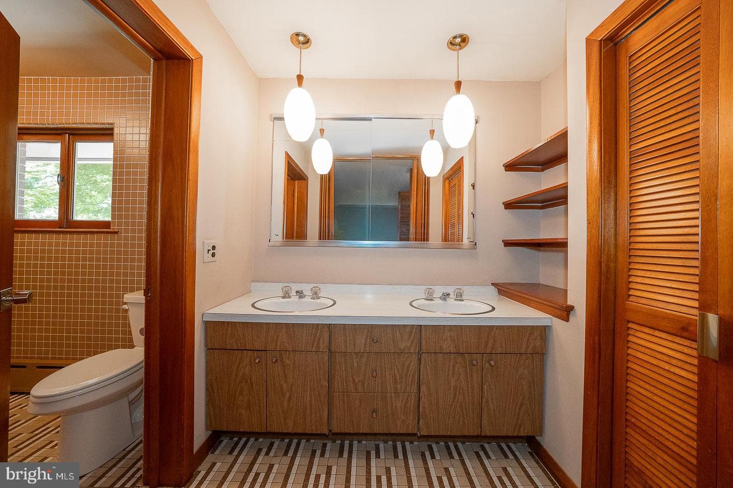 696 Forest Road photo 23