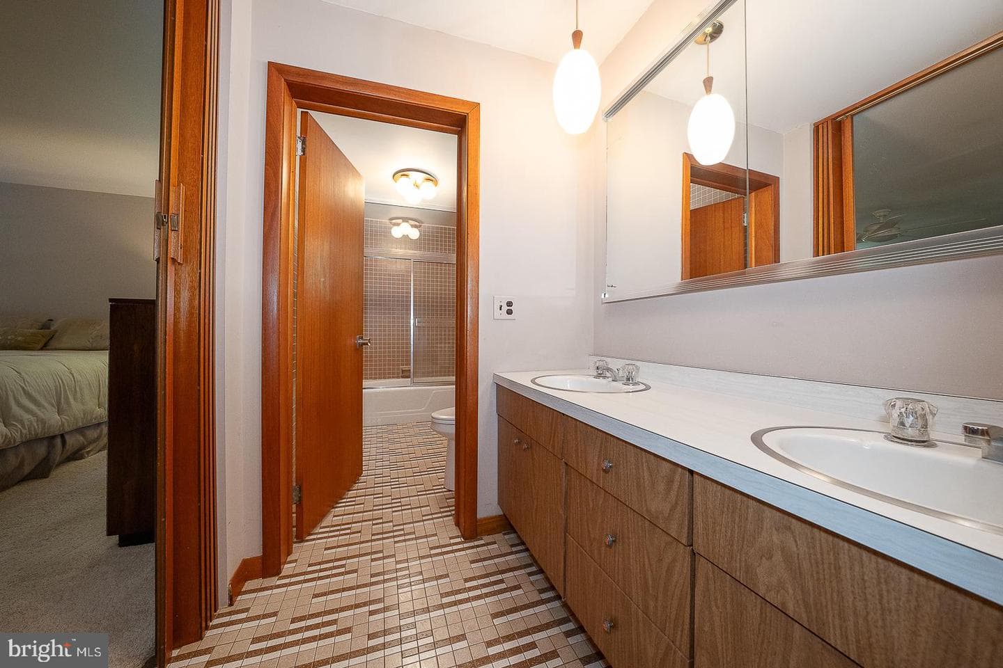 696 Forest Road photo 24