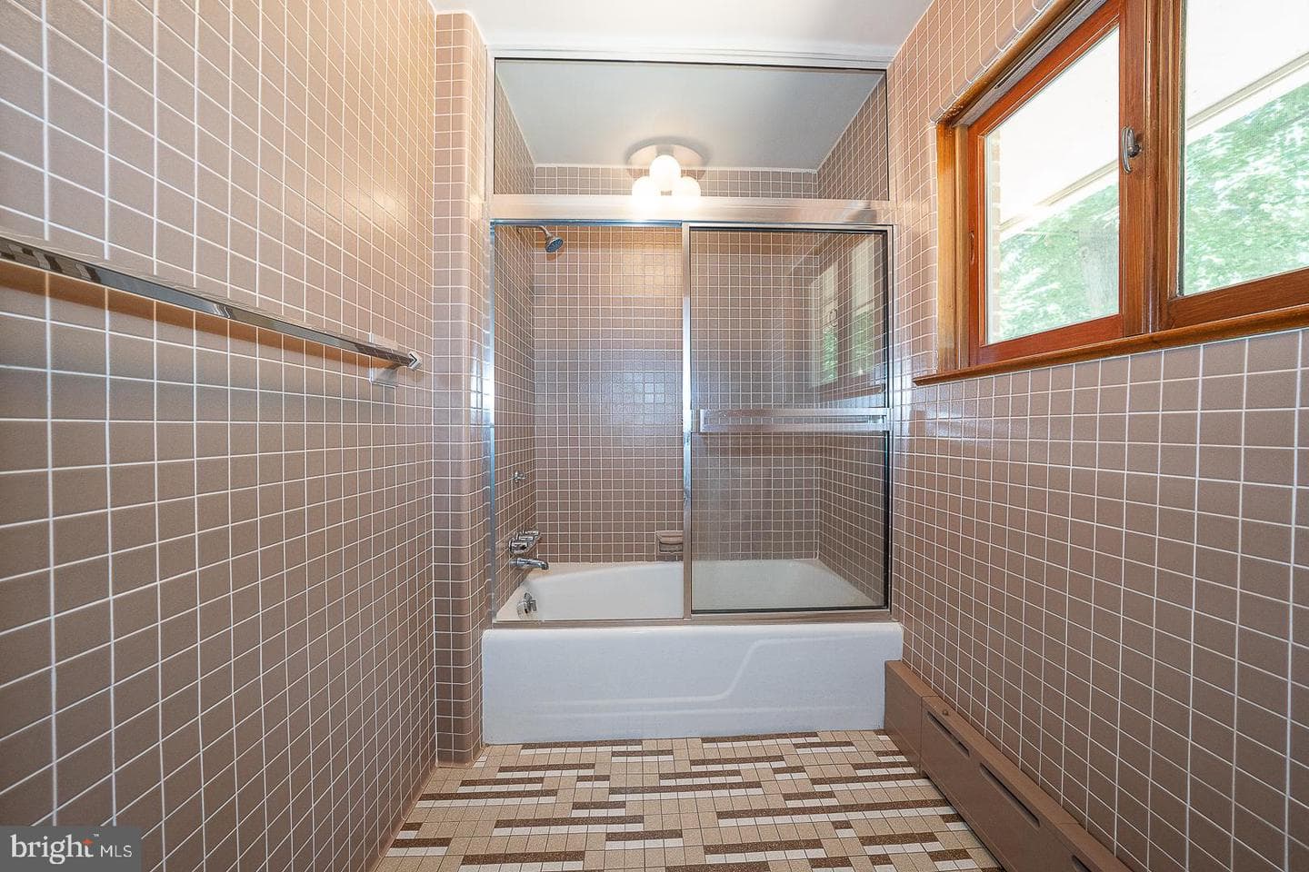 696 Forest Road photo 26
