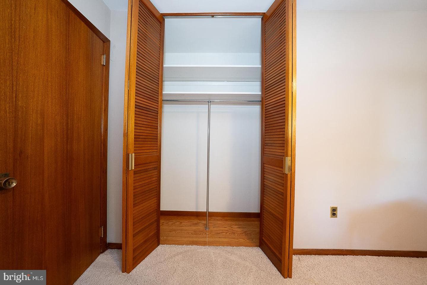 696 Forest Road photo 34