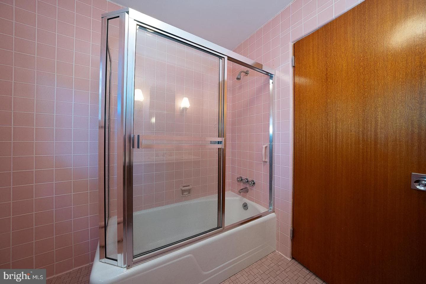 696 Forest Road photo 36