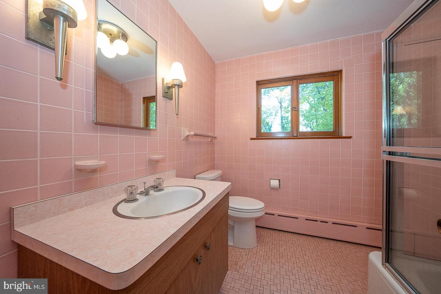 696 Forest Road photo 38