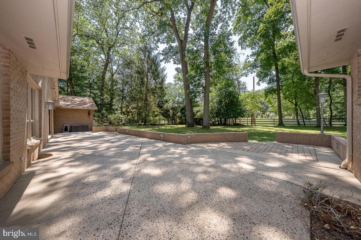 696 Forest Road photo 47