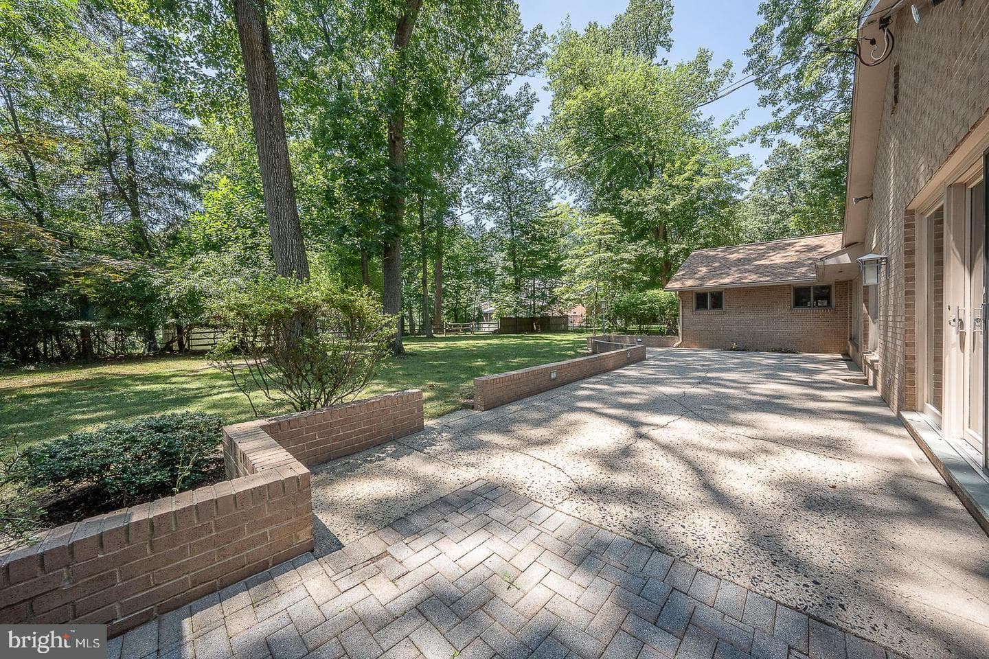 696 Forest Road photo 48
