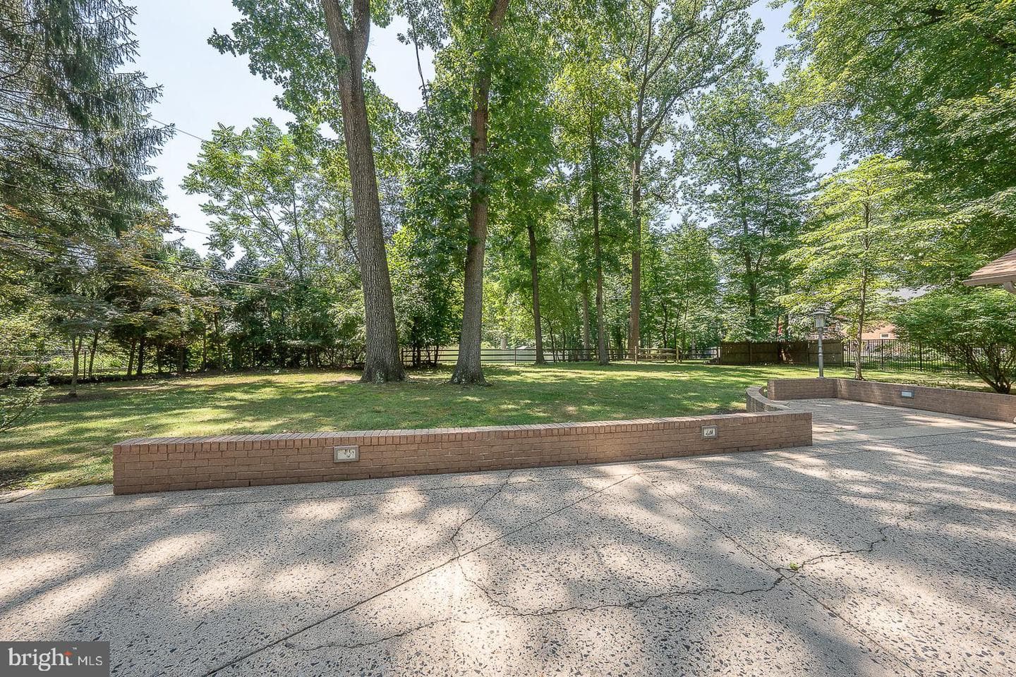 696 Forest Road photo 49