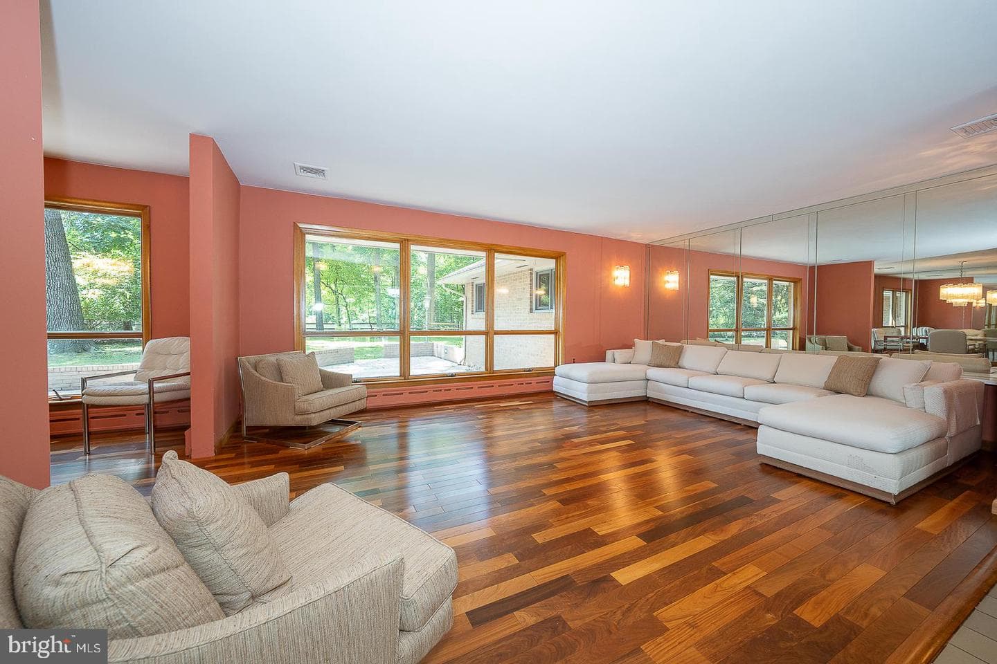 696 Forest Road photo 5