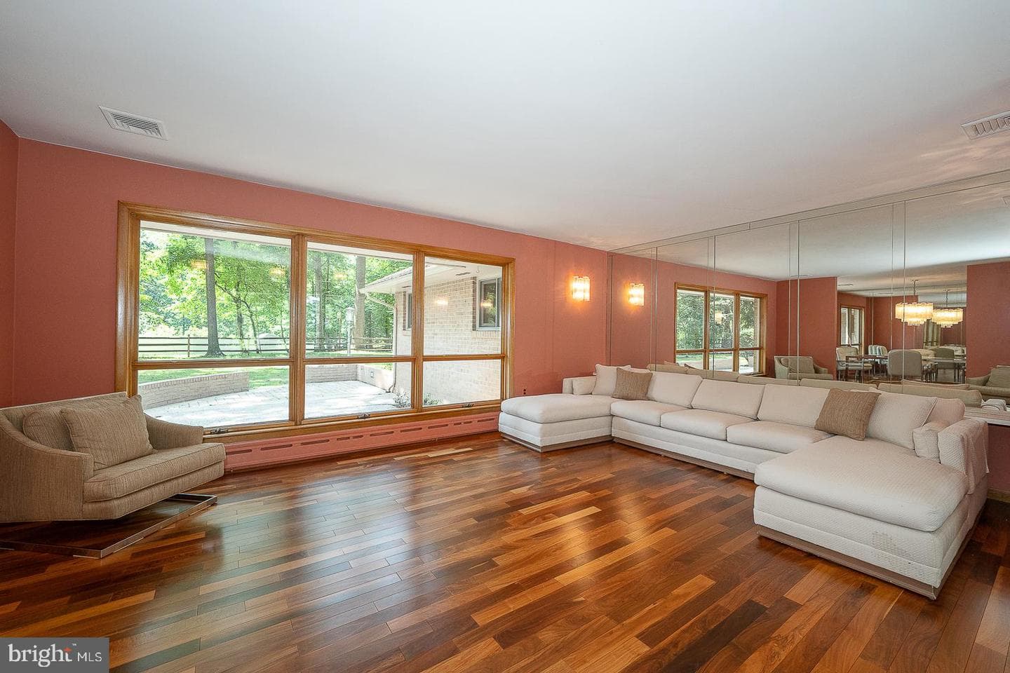 696 Forest Road photo 7