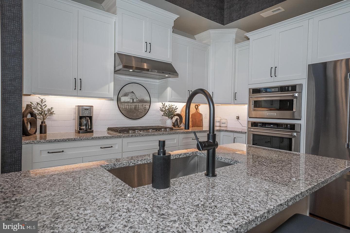 673 Levering Street photo 32