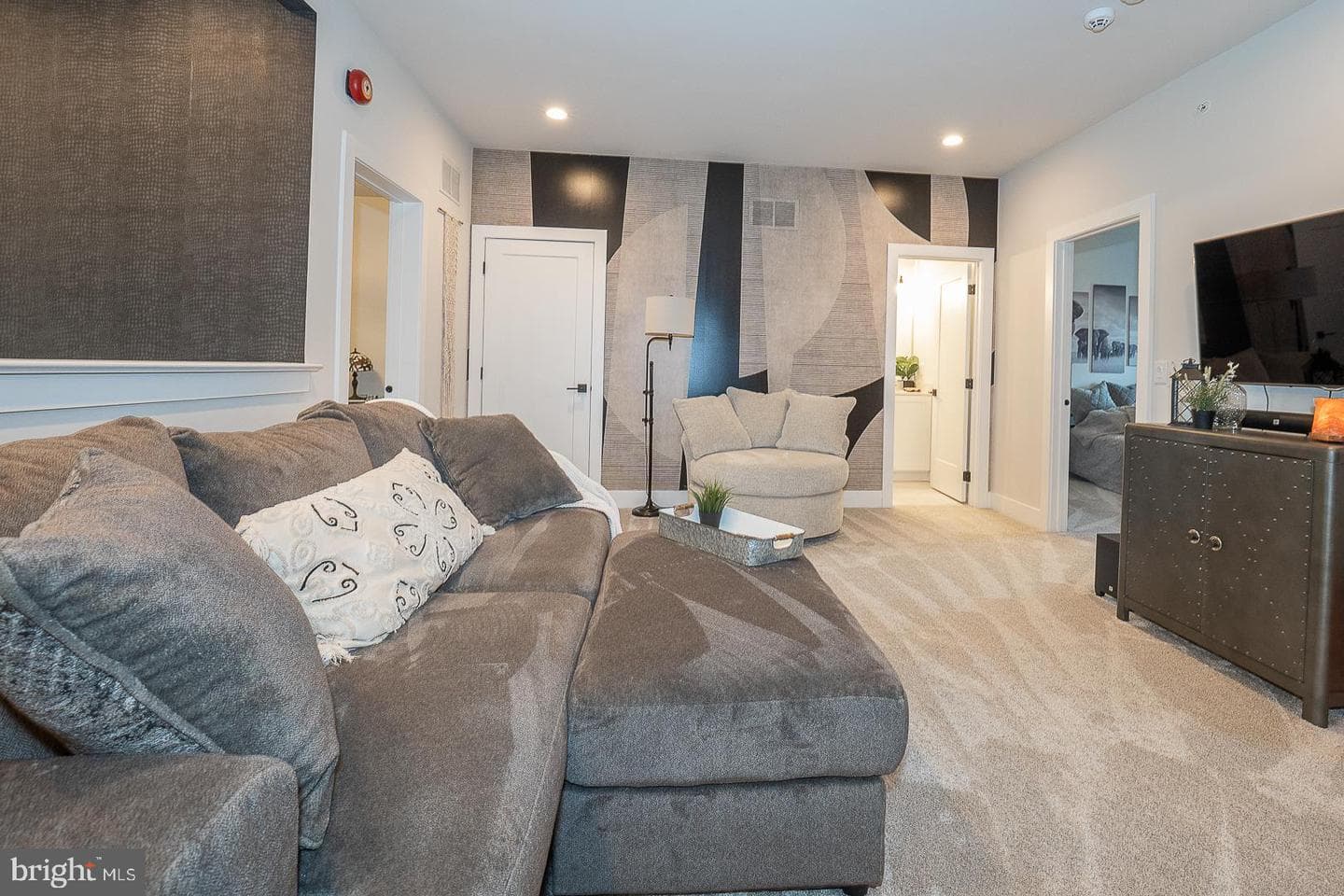 673 Levering Street photo 37