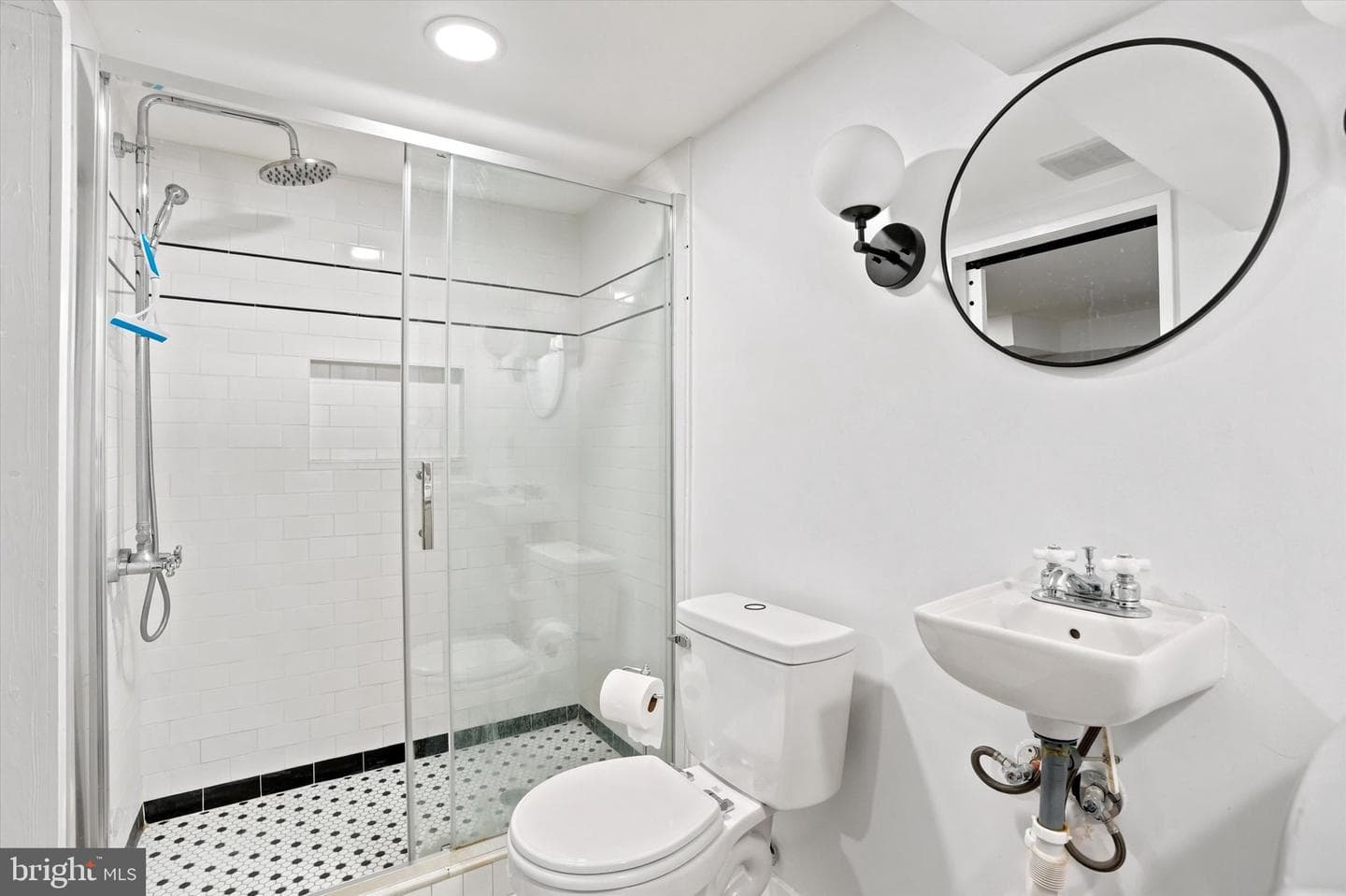 8 Hewett Road photo 17