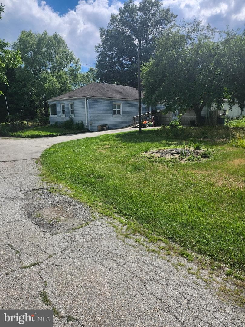 950 St Davids Lane photo 3
