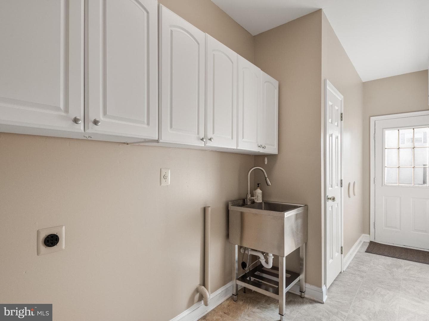 111 Knoll Drive photo 32