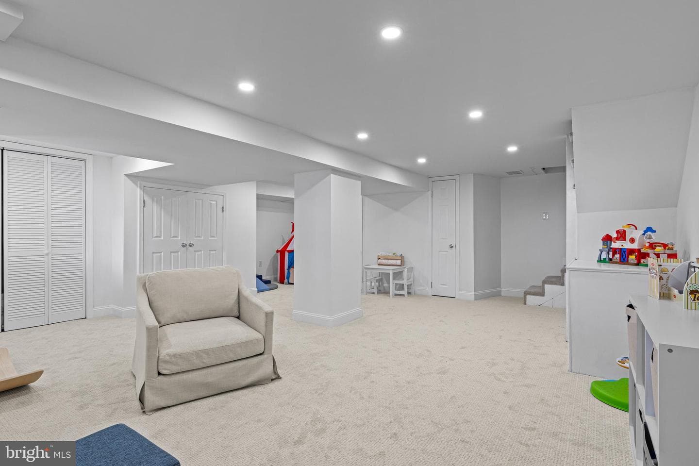 220 Walnut Lane photo 25