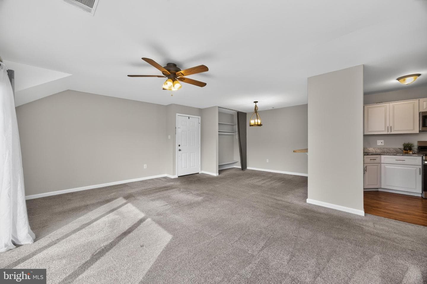 1016 Dogwood Court photo 3