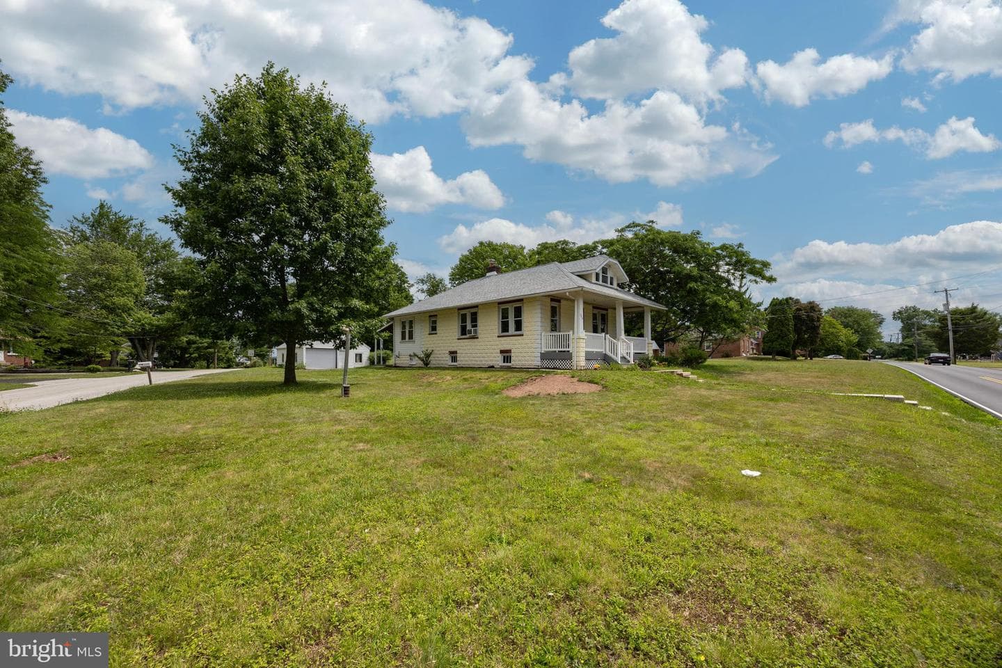 355 E Linfield Trappe Road photo 32