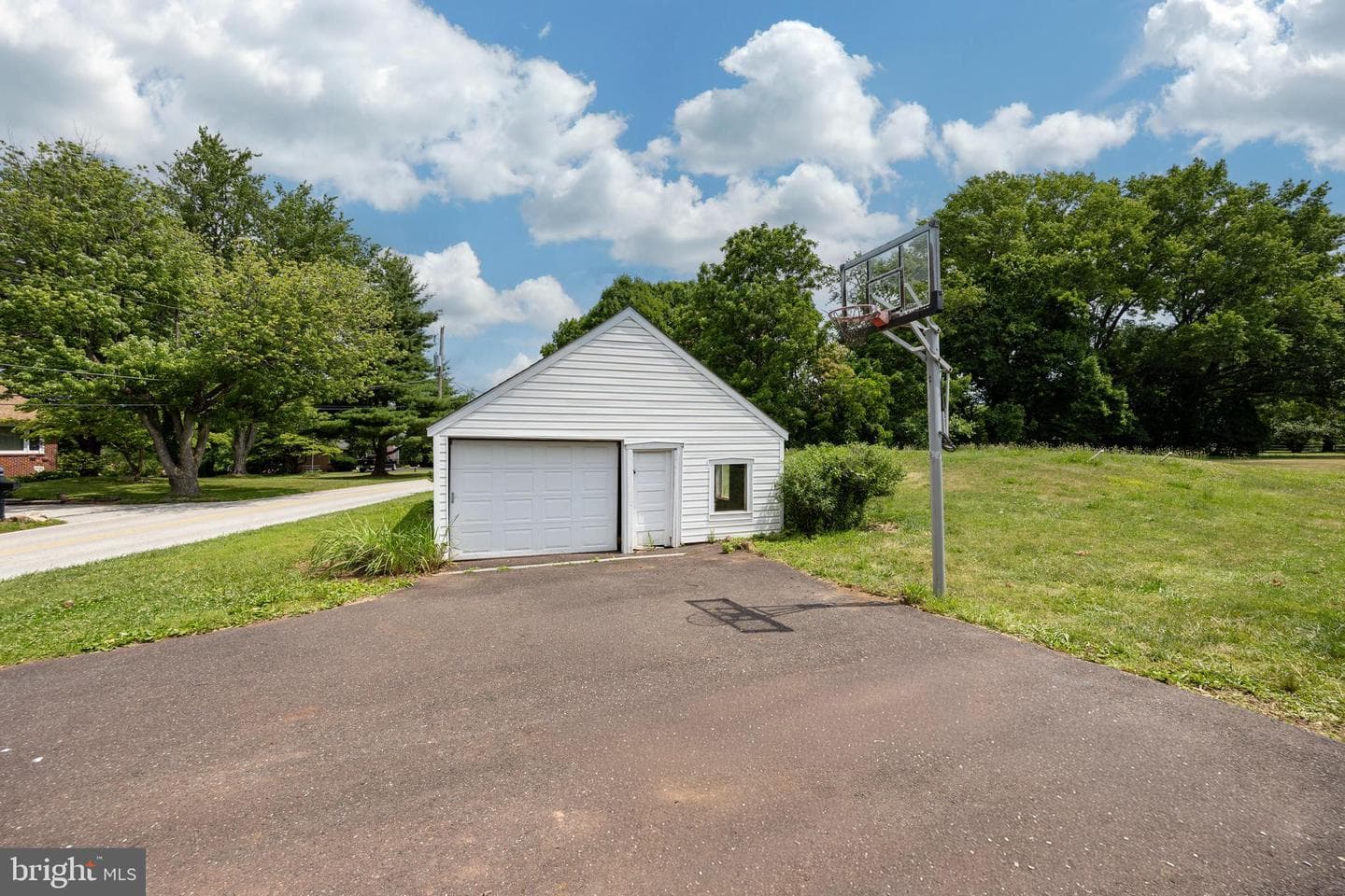 355 E Linfield Trappe Road photo 5