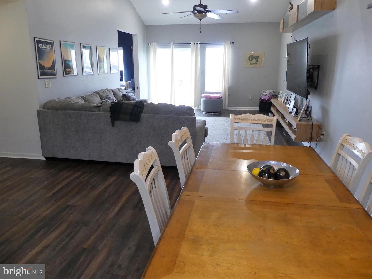 2124 Hanford Way photo 10