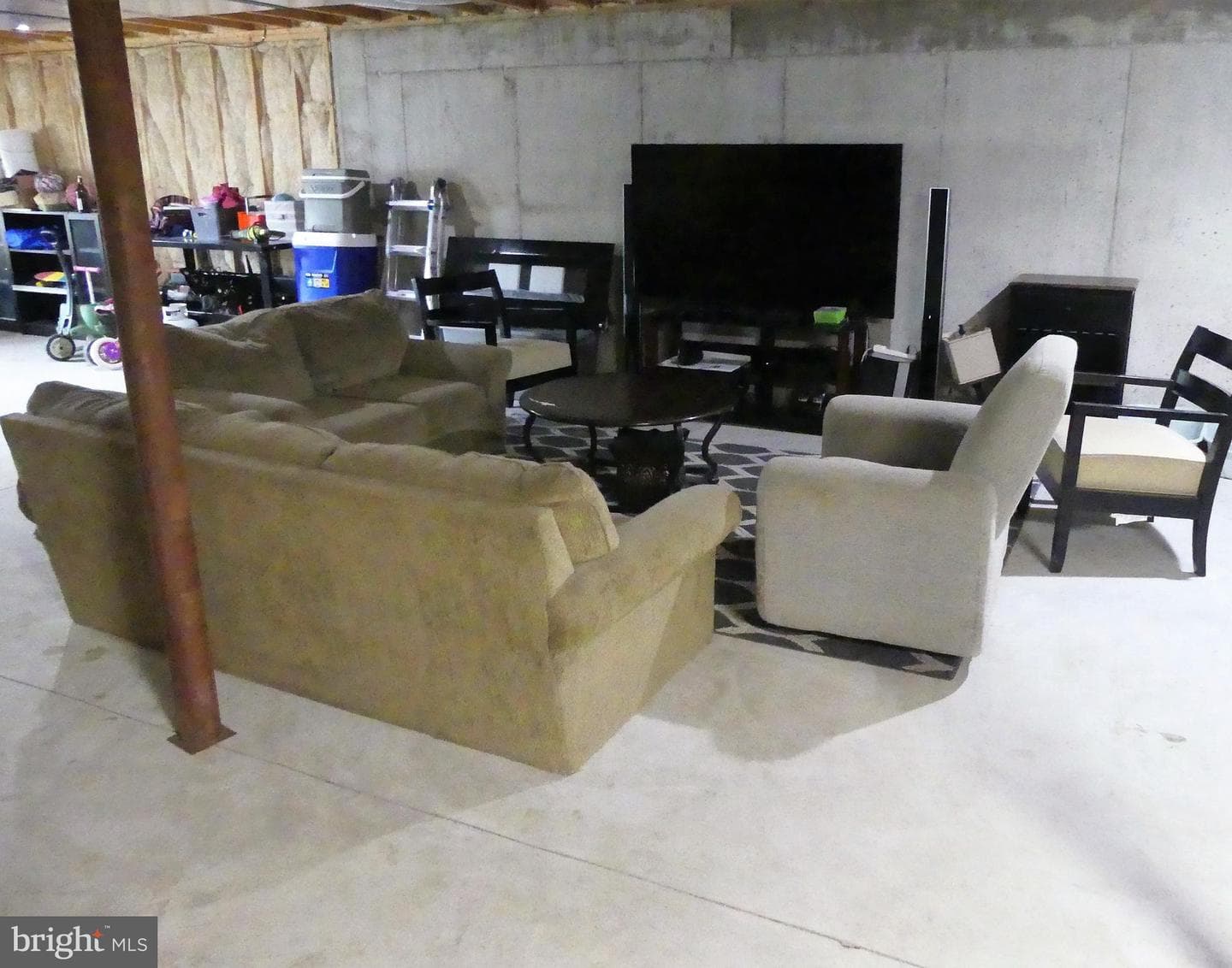 2124 Hanford Way photo 24