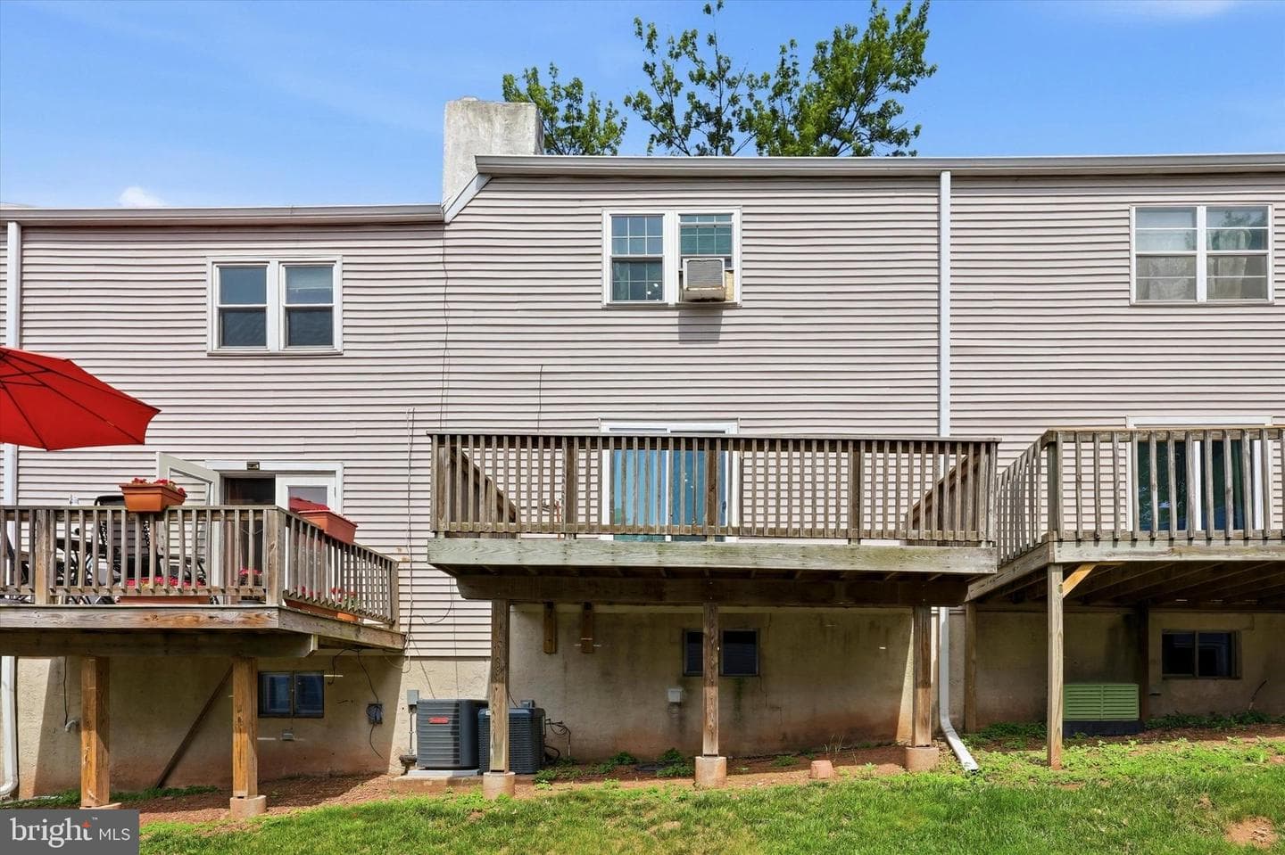 736 Village Lane photo 22