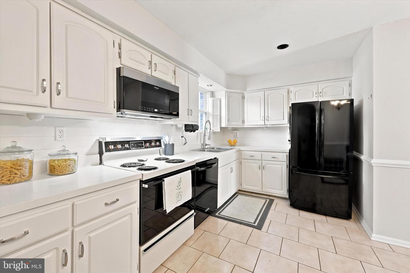 736 Village Lane photo 6