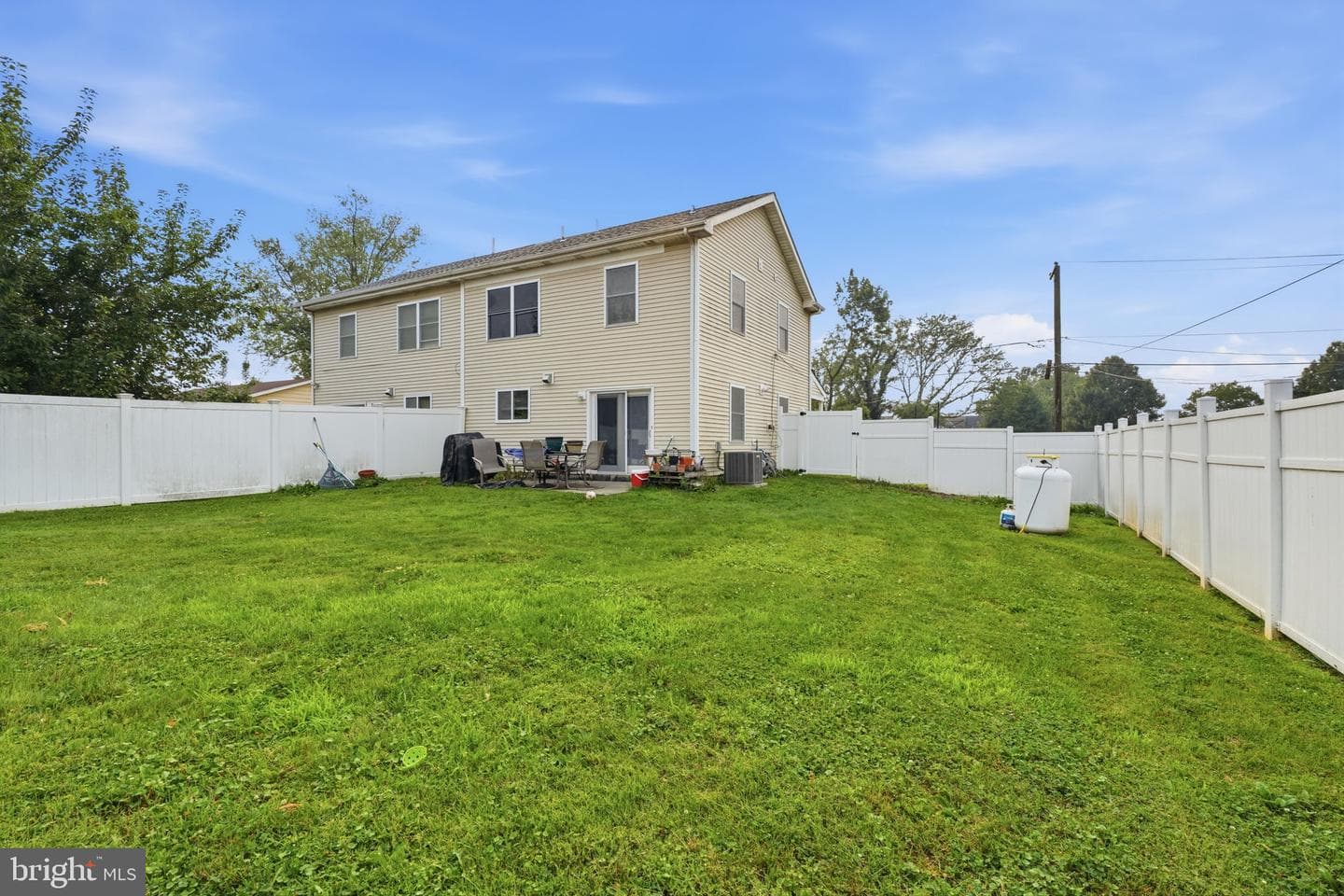 335 Linden Avenue photo 15