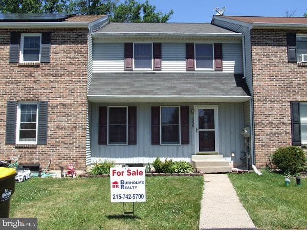 3236 Roxbury Road, Hatfield