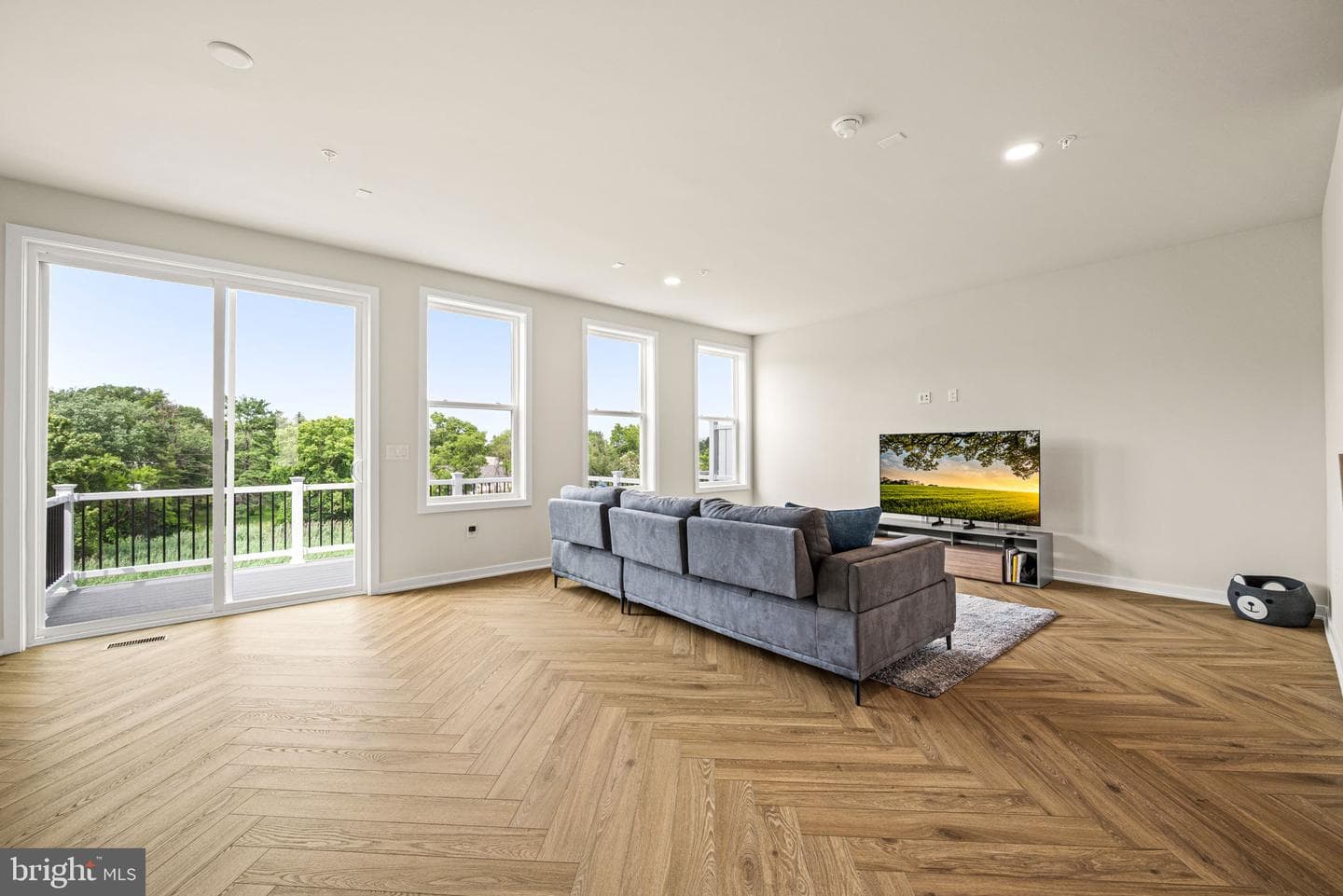352 Aspen Way photo 9