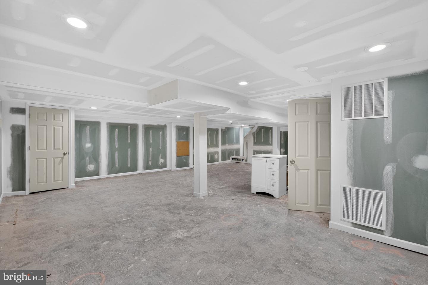 2931 Madison Avenue photo 16