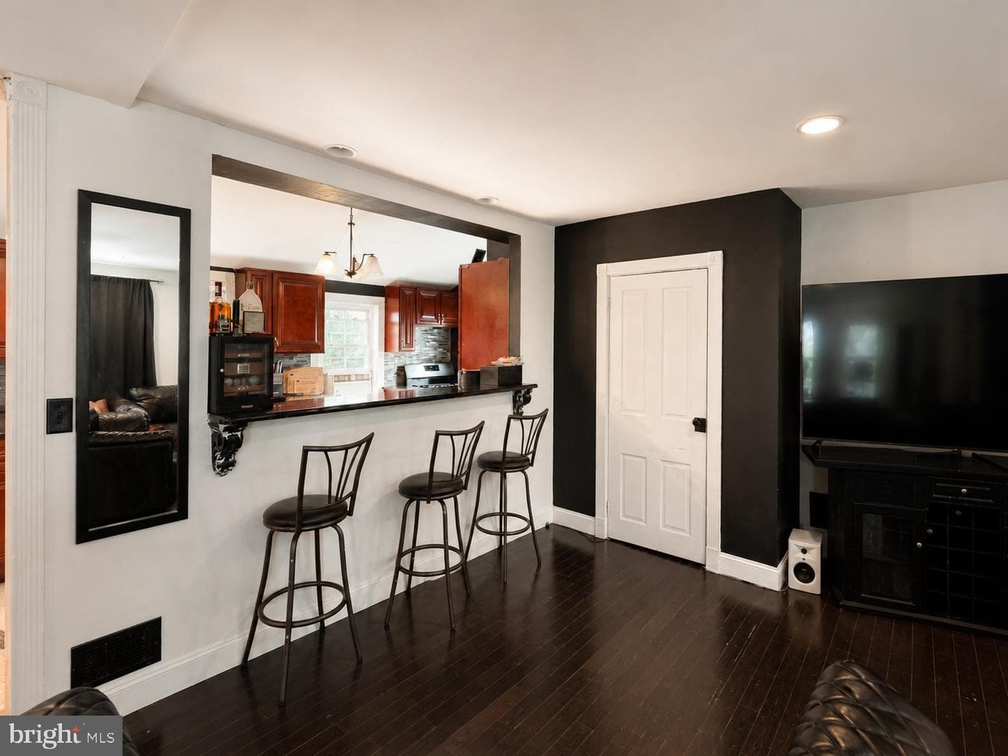 3033 Chestnut Street photo 4
