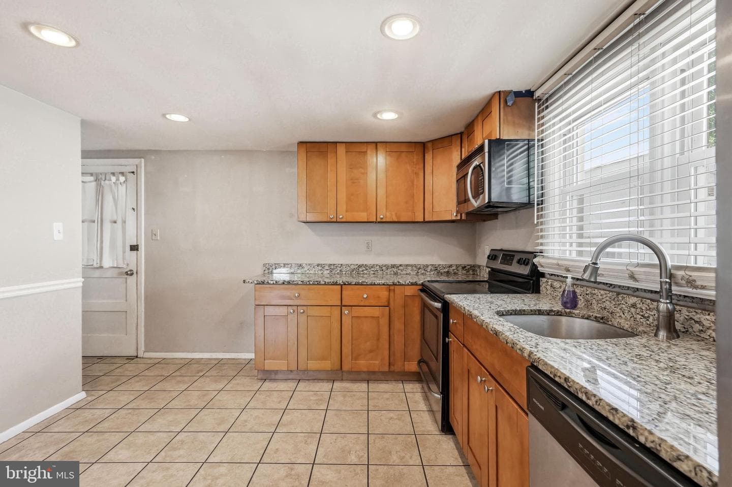 234 Garden Avenue photo 3