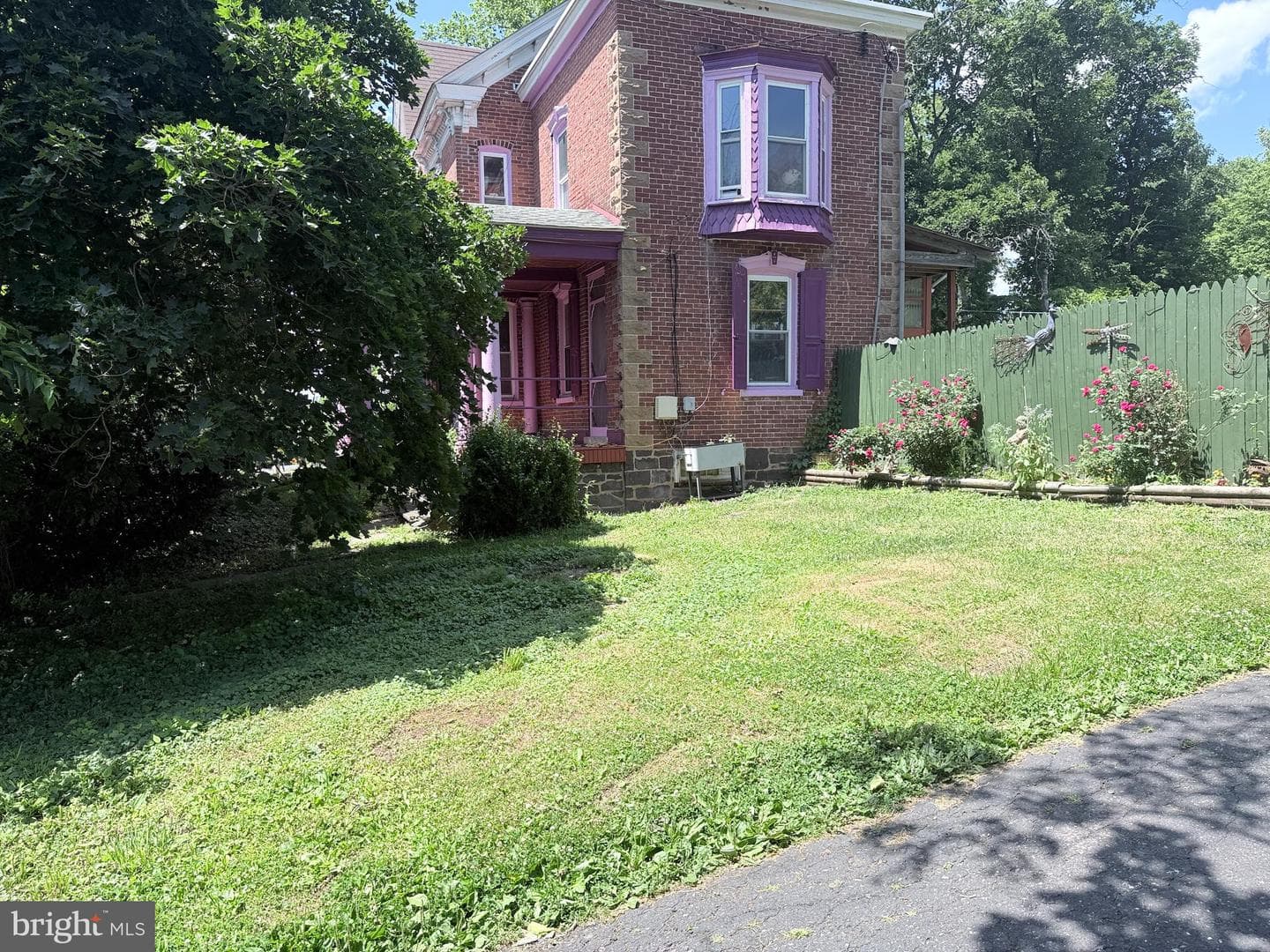 1630 Salford St photo 28