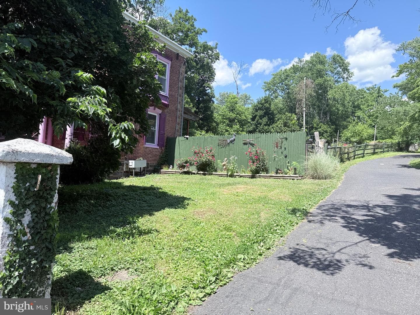 1630 Salford St photo 29
