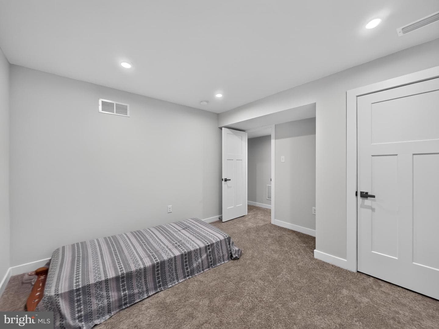 1061 Lifford Road photo 32