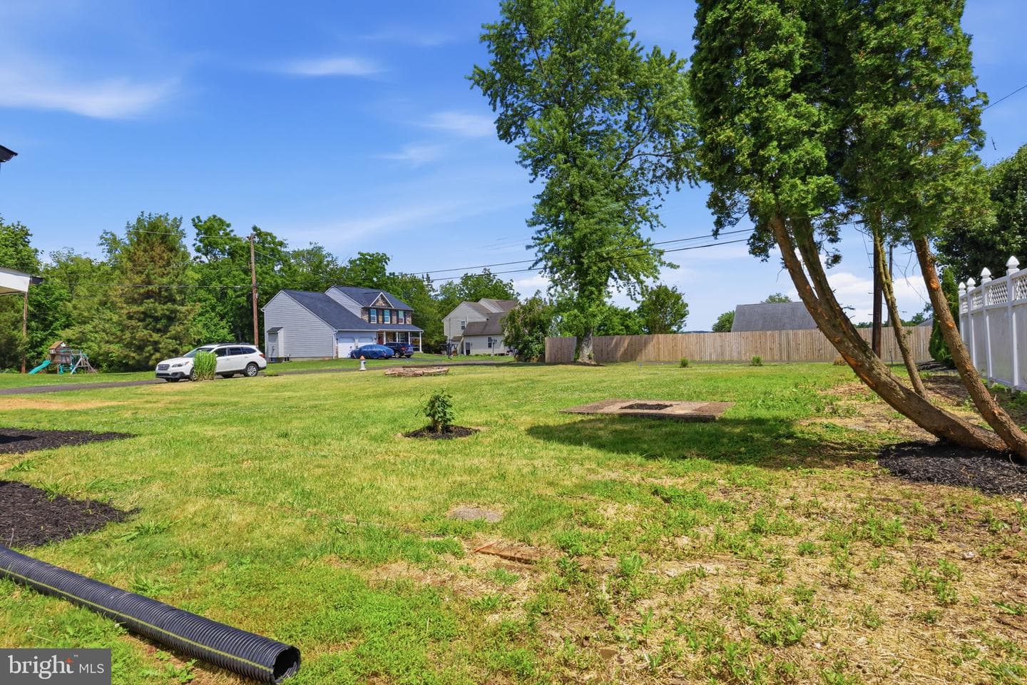 819 Center Avenue photo 17
