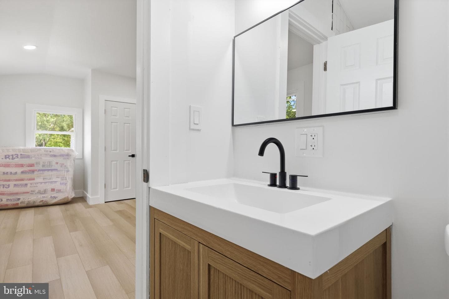 819 Center Avenue photo 9