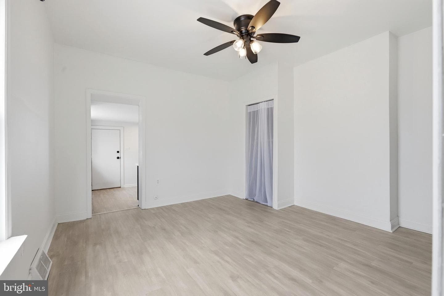 712 Wells Street photo 6