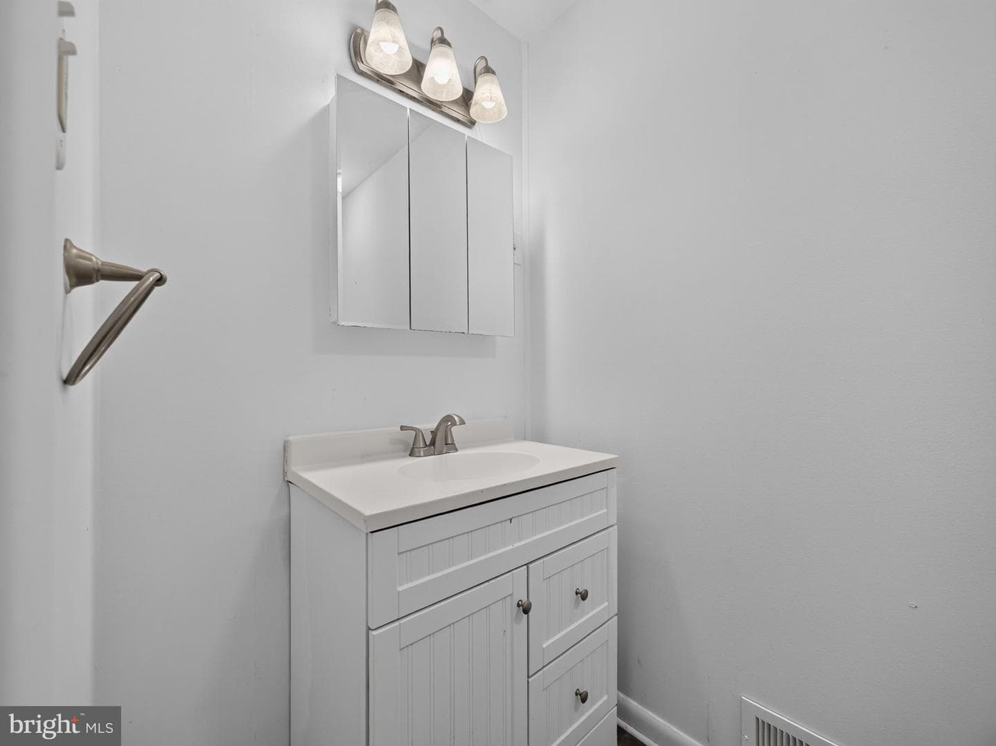 1098 Bayless Place photo 17