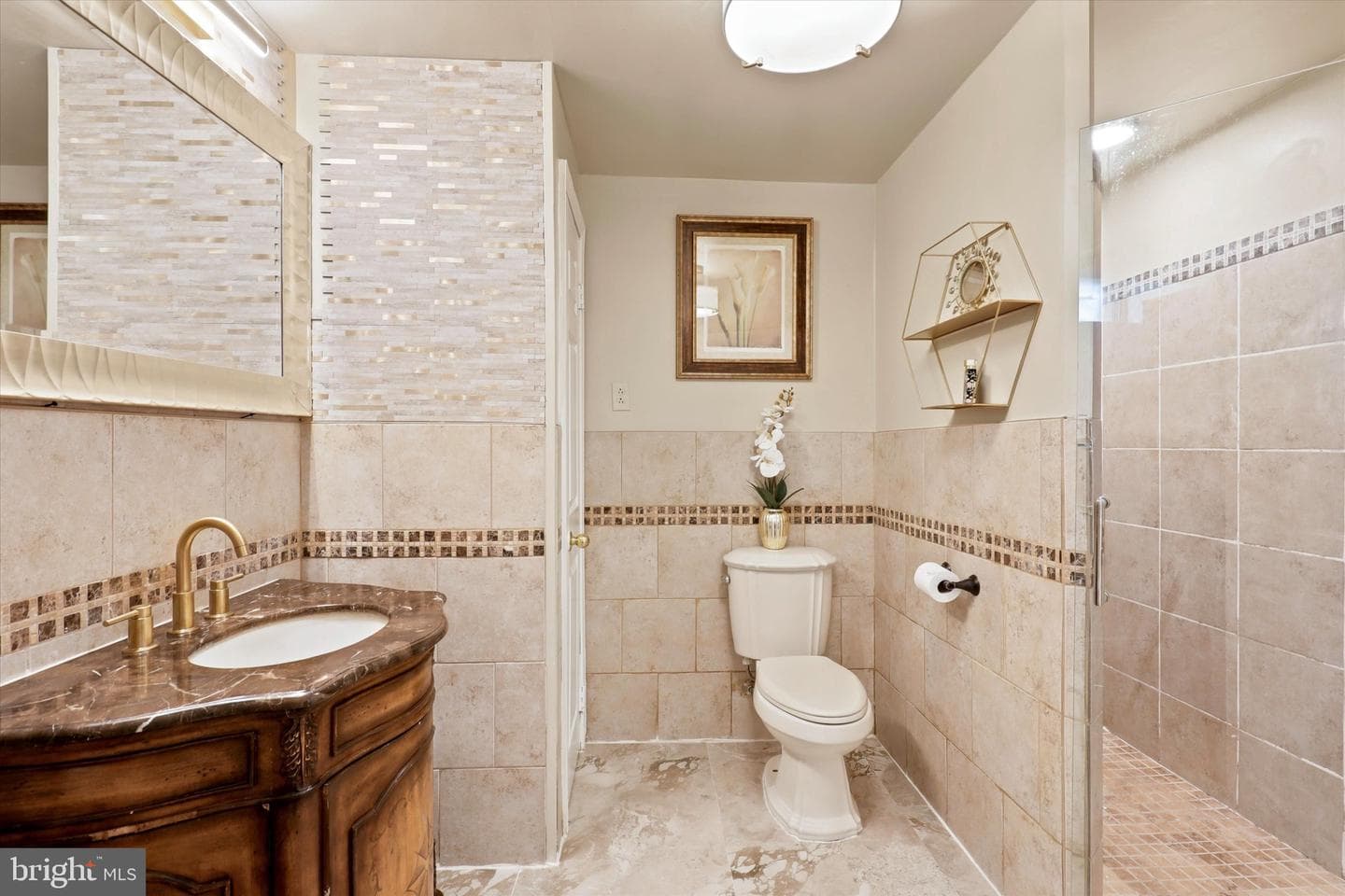 110 Kent Drive photo 32