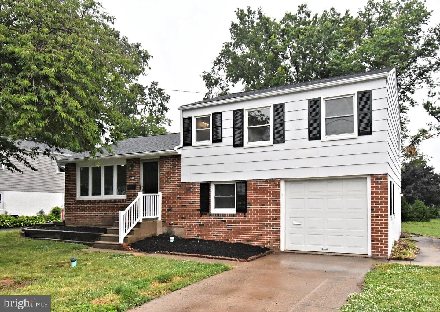 1017 Emerald Avenue photo 1