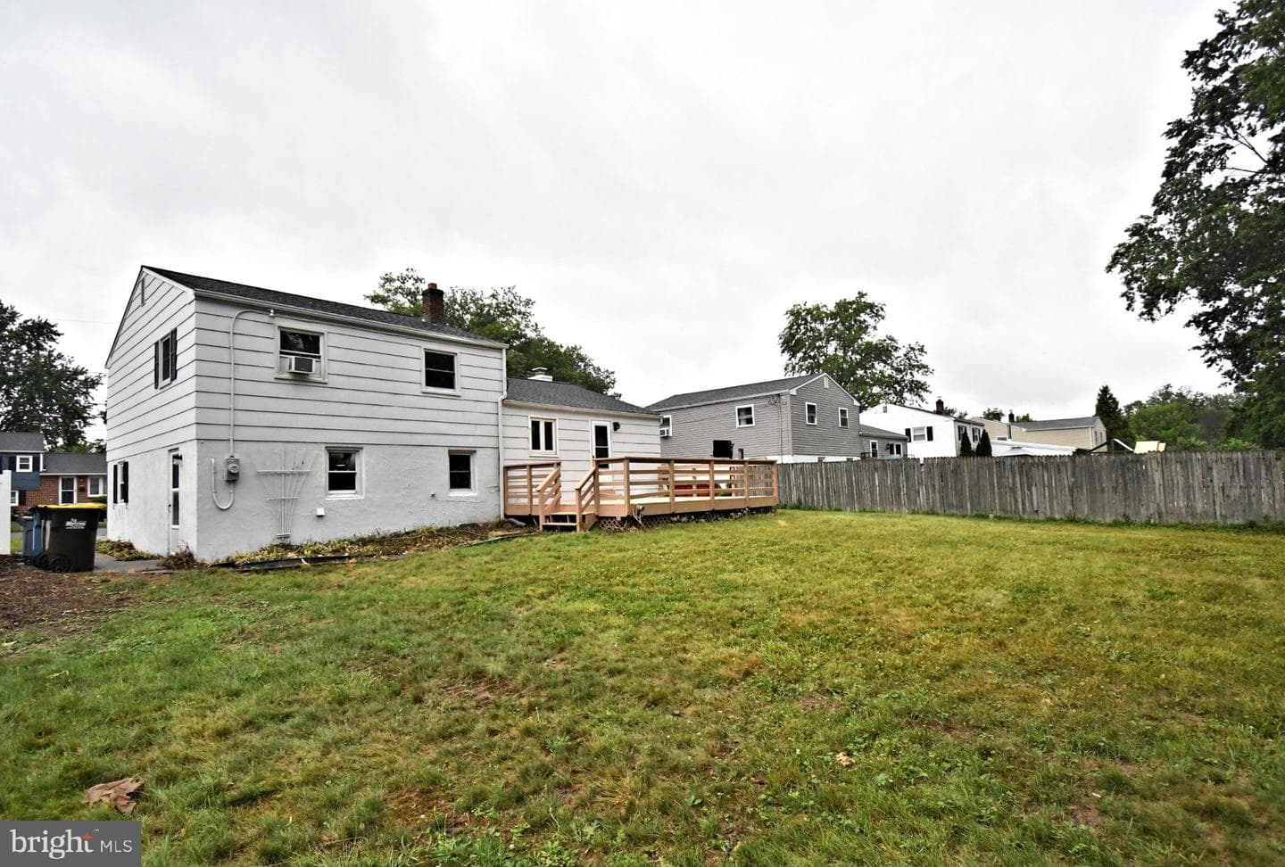 1017 Emerald Avenue photo 29