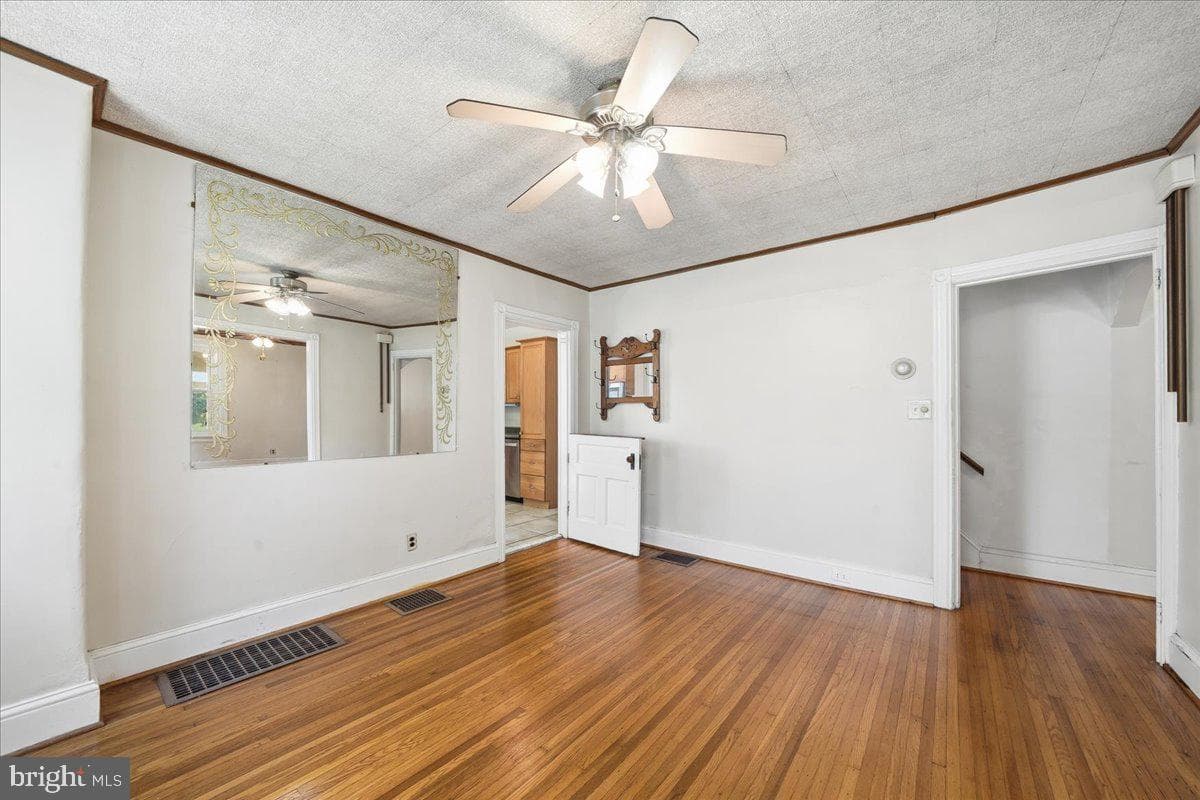 16 W Spring Avenue photo 9