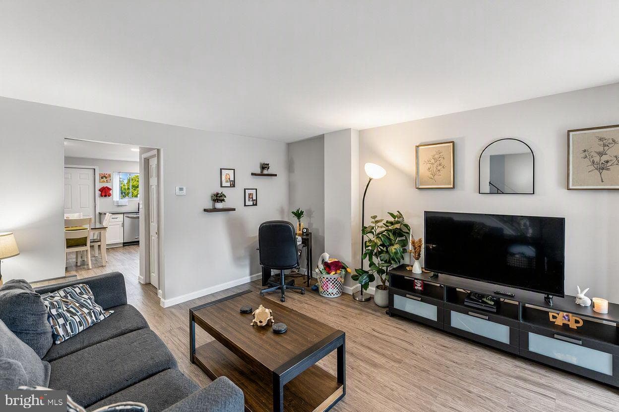 1028 Walnut photo 6