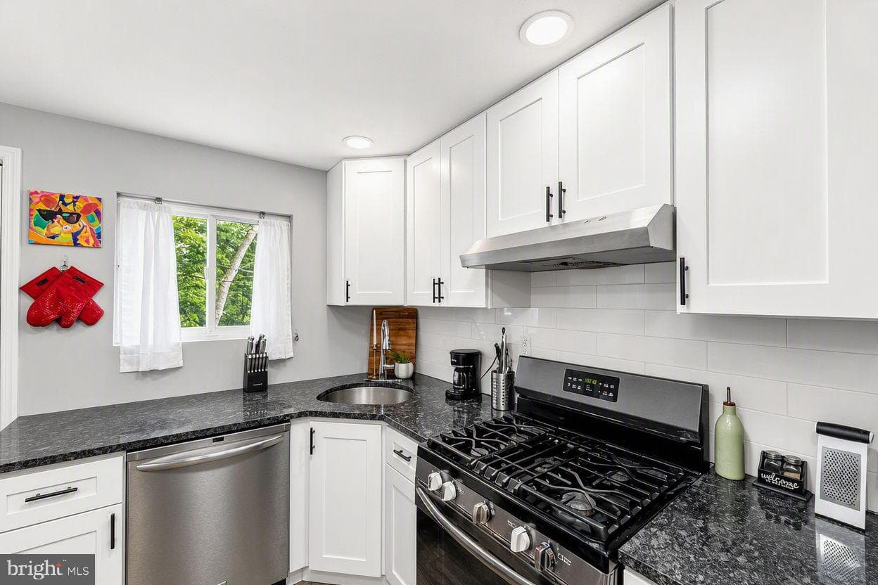 1028 Walnut photo 9