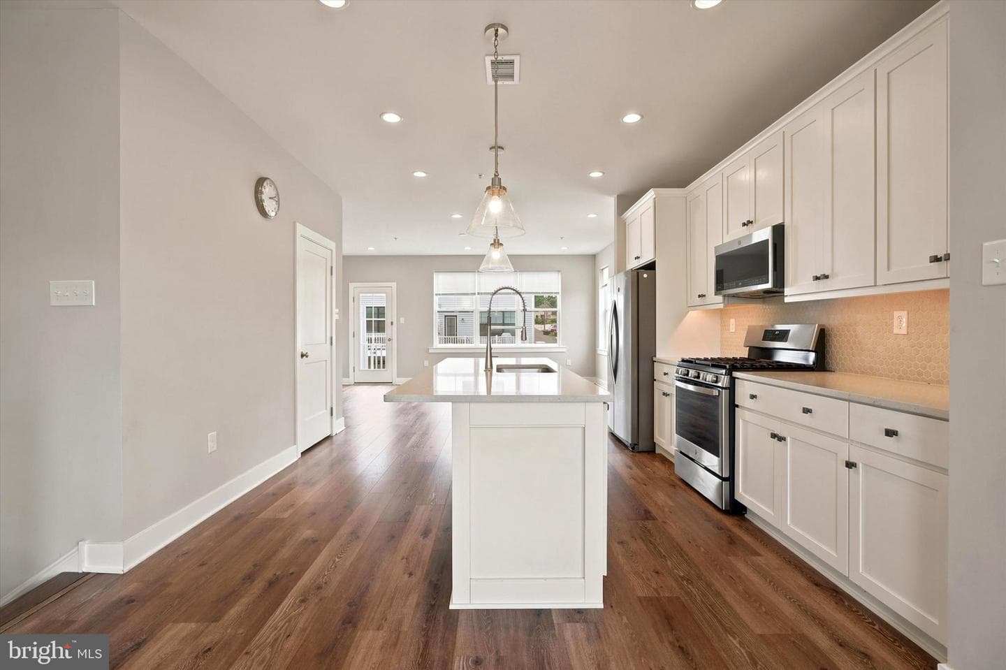 35 Third Avenue photo 10
